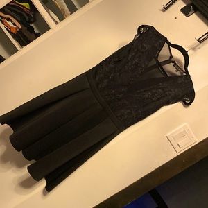 Black dress. Confortable et chic. I wore it one time.